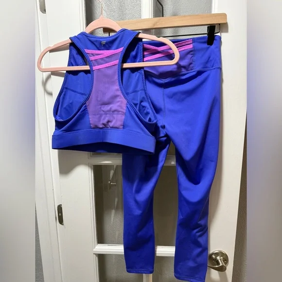 Fabletics Trinity Motion365+High-Waisted Capri/Trinity High Impact Sports Bra - Picture 13 of 15